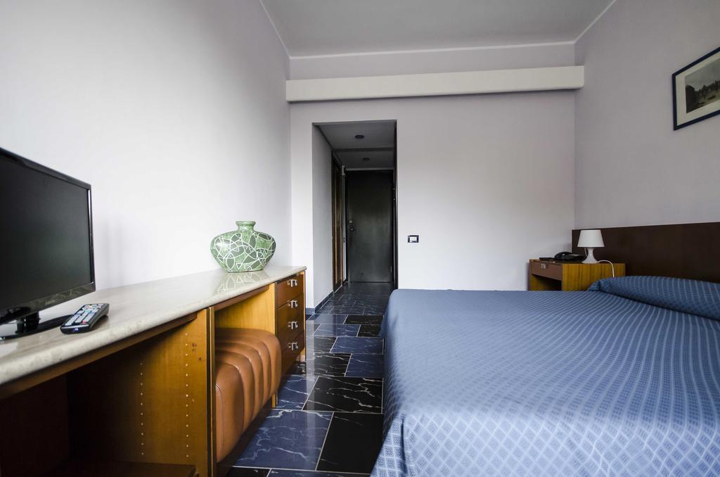 Grand Hotel Helios ตาร์กวิเนีย ภายนอก รูปภาพ