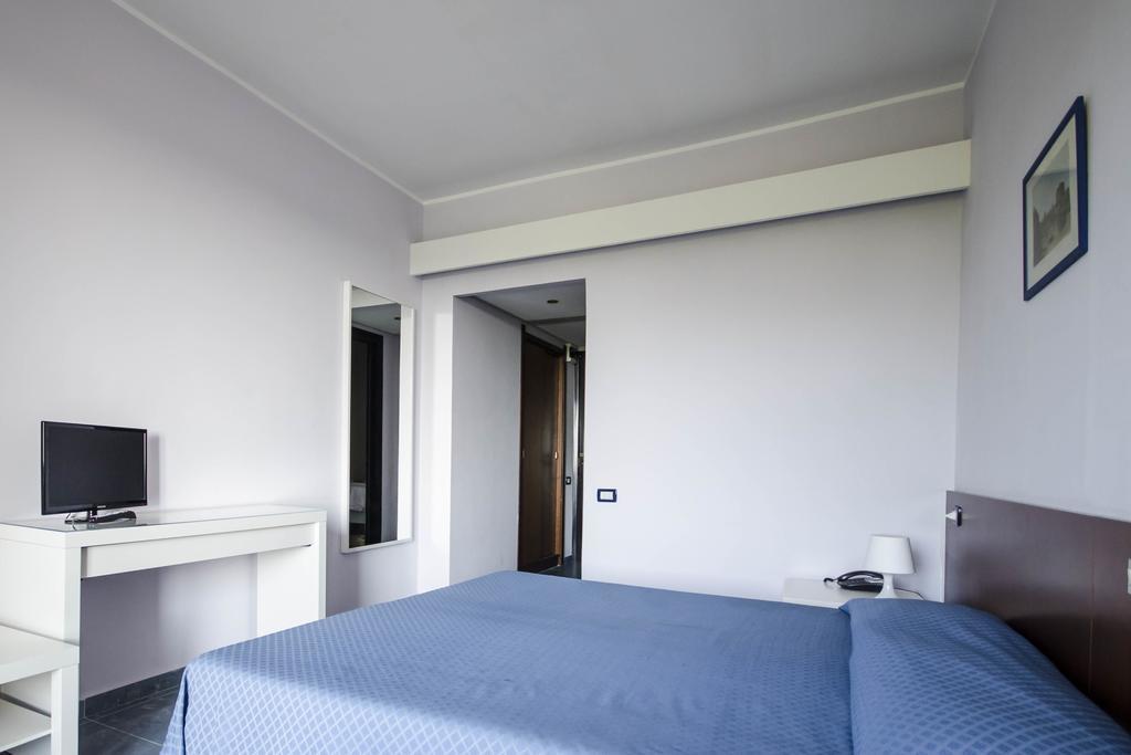 Grand Hotel Helios ตาร์กวิเนีย ภายนอก รูปภาพ