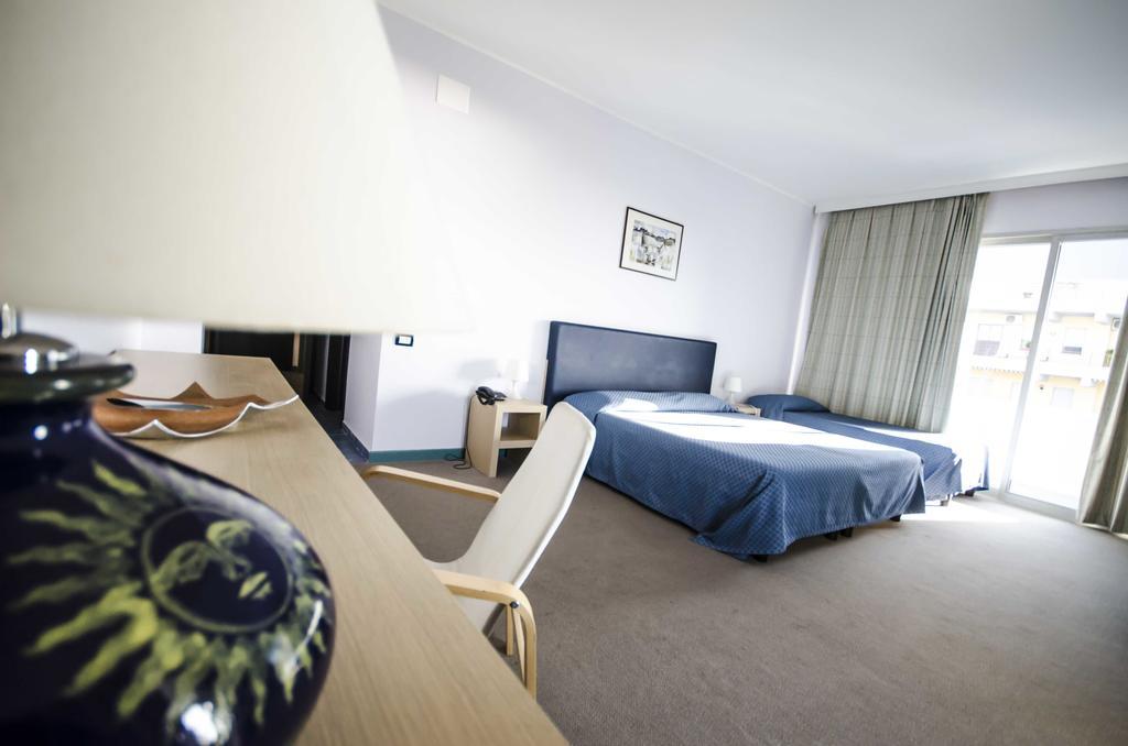 Grand Hotel Helios ตาร์กวิเนีย ภายนอก รูปภาพ