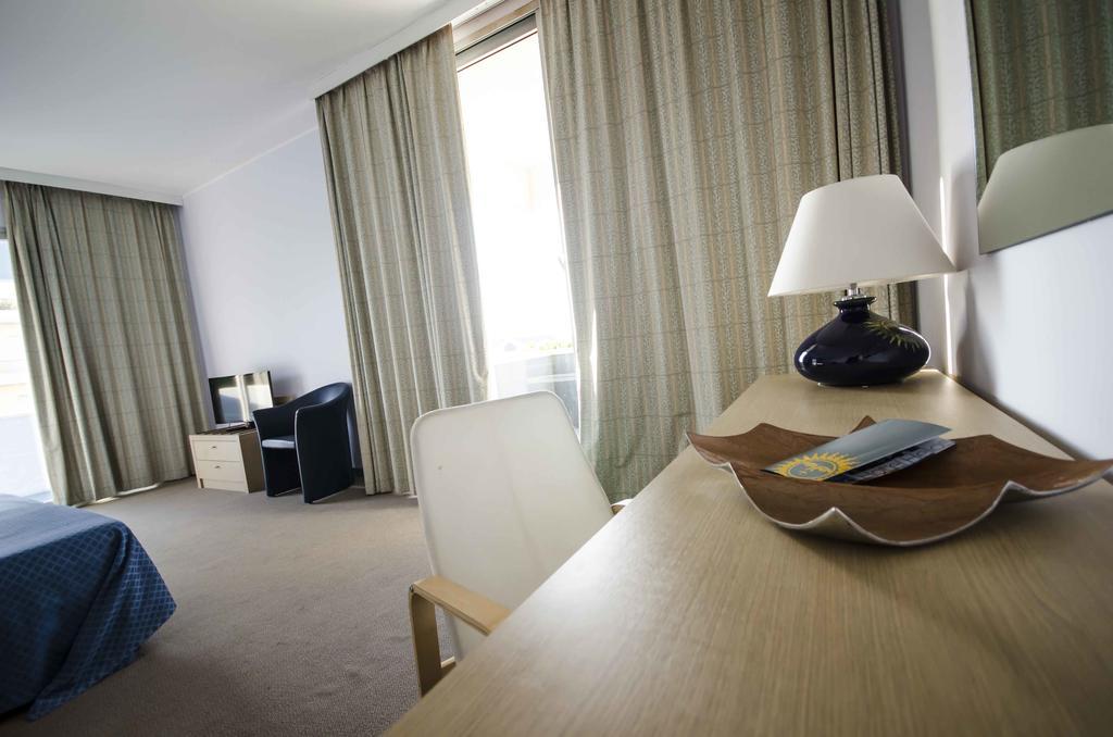 Grand Hotel Helios ตาร์กวิเนีย ภายนอก รูปภาพ