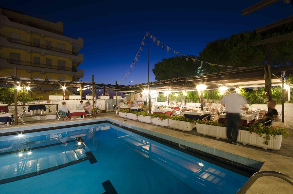 Grand Hotel Helios ตาร์กวิเนีย ภายนอก รูปภาพ