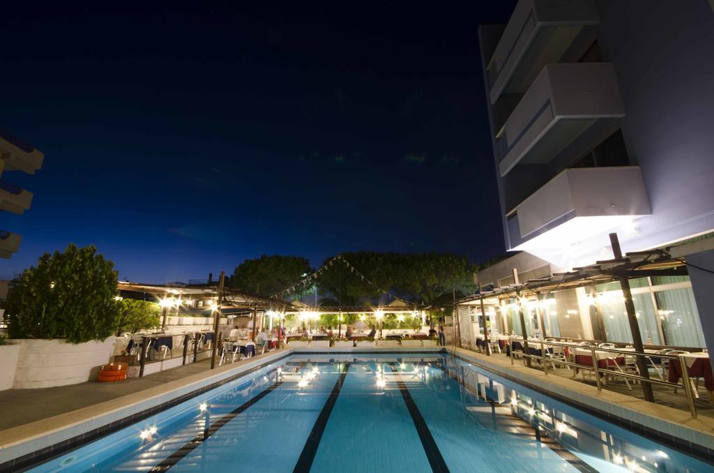 Grand Hotel Helios ตาร์กวิเนีย ภายนอก รูปภาพ