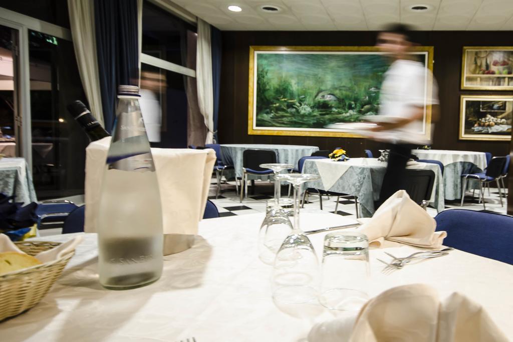 Grand Hotel Helios ตาร์กวิเนีย ภายนอก รูปภาพ
