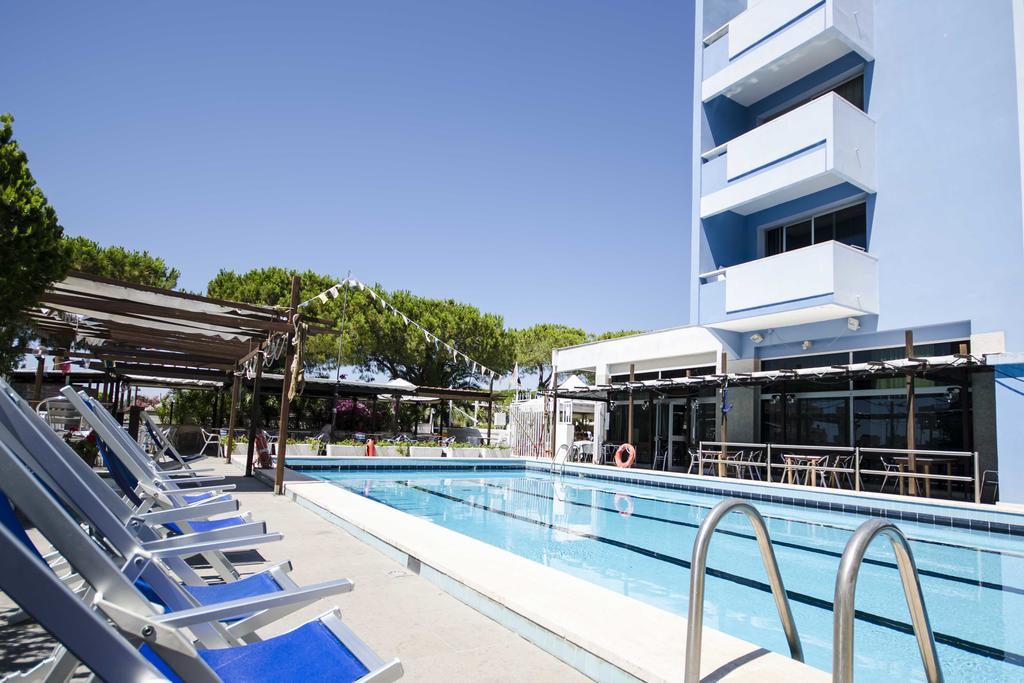 Grand Hotel Helios ตาร์กวิเนีย ภายนอก รูปภาพ