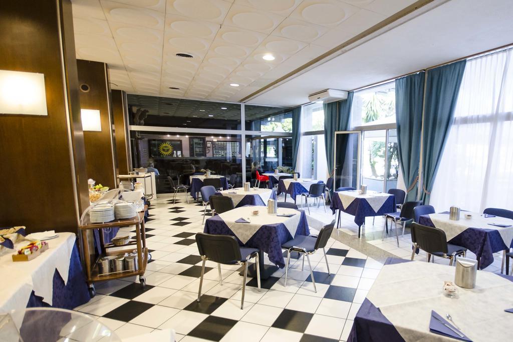 Grand Hotel Helios ตาร์กวิเนีย ภายนอก รูปภาพ