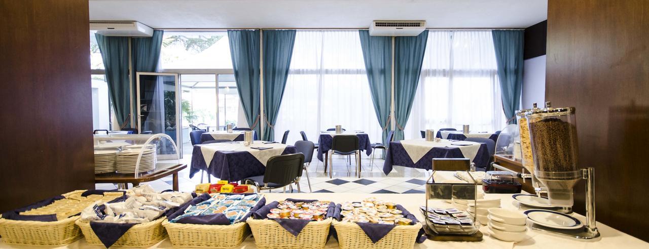 Grand Hotel Helios ตาร์กวิเนีย ภายนอก รูปภาพ