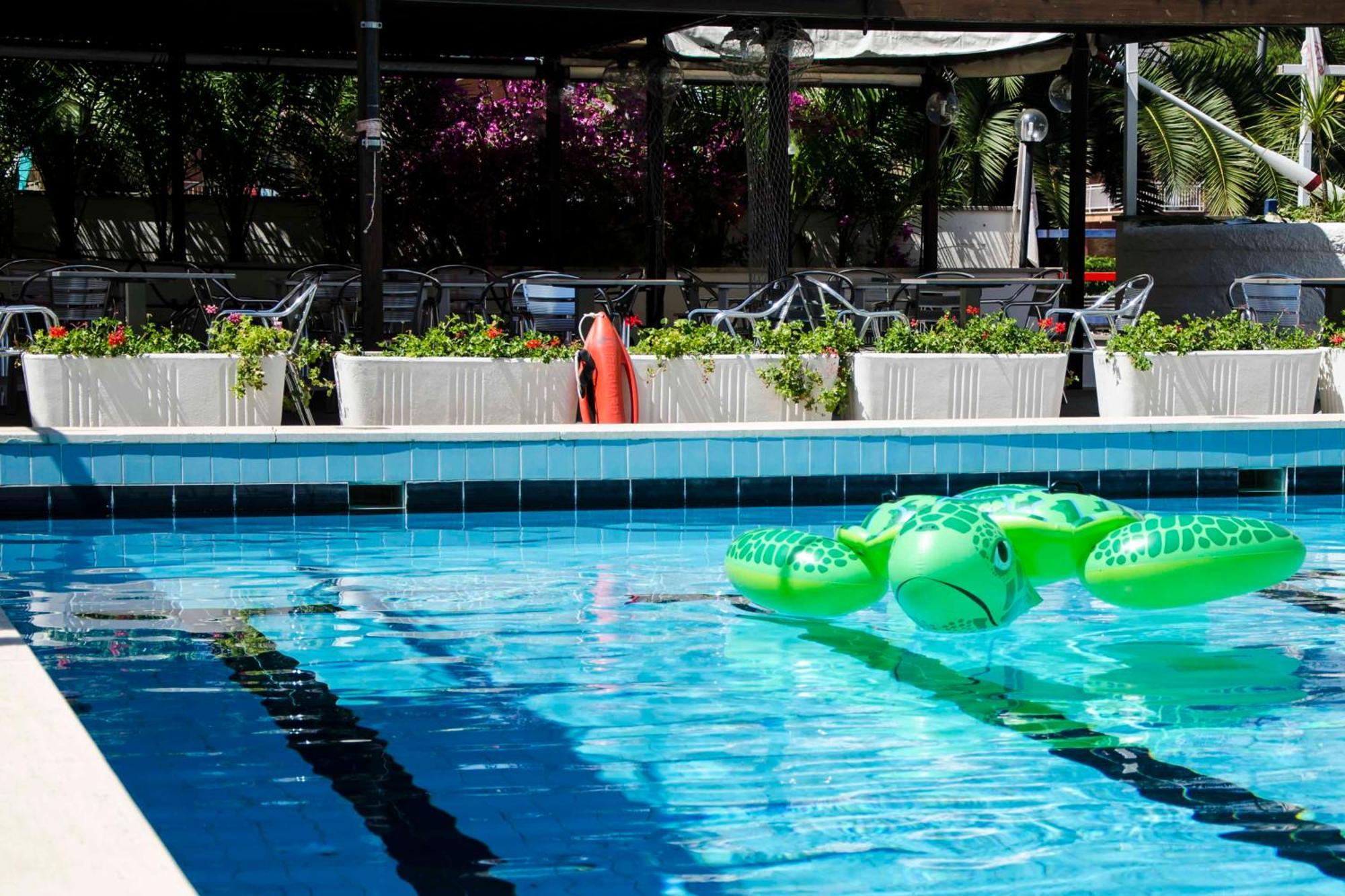 Grand Hotel Helios ตาร์กวิเนีย ภายนอก รูปภาพ